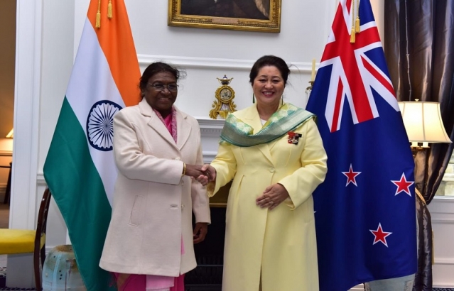 Meeting of Hon. President of India with Governor General of New Zealand.